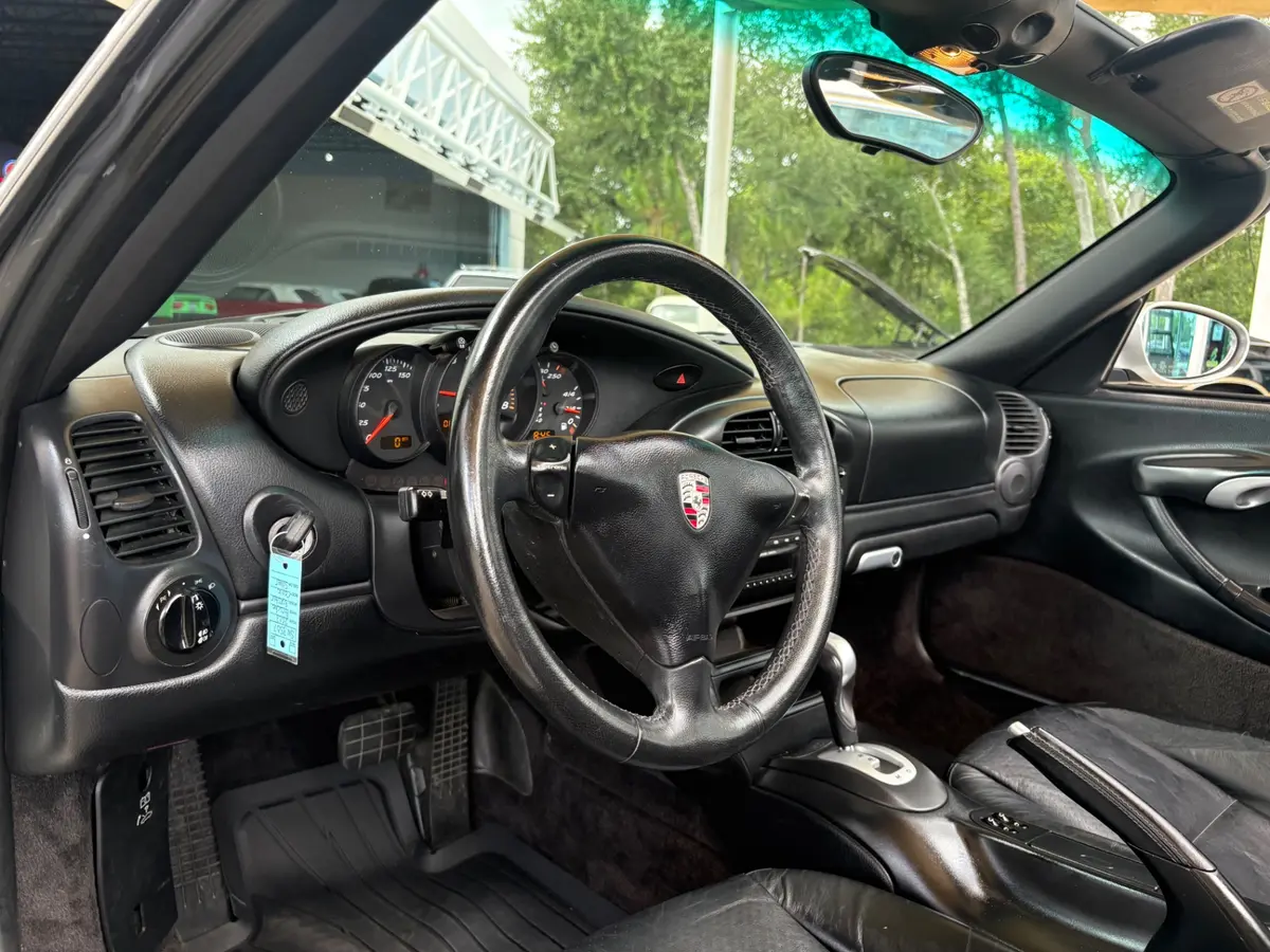 Vehicle photo 31