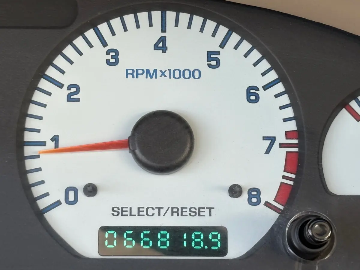 Vehicle photo 29
