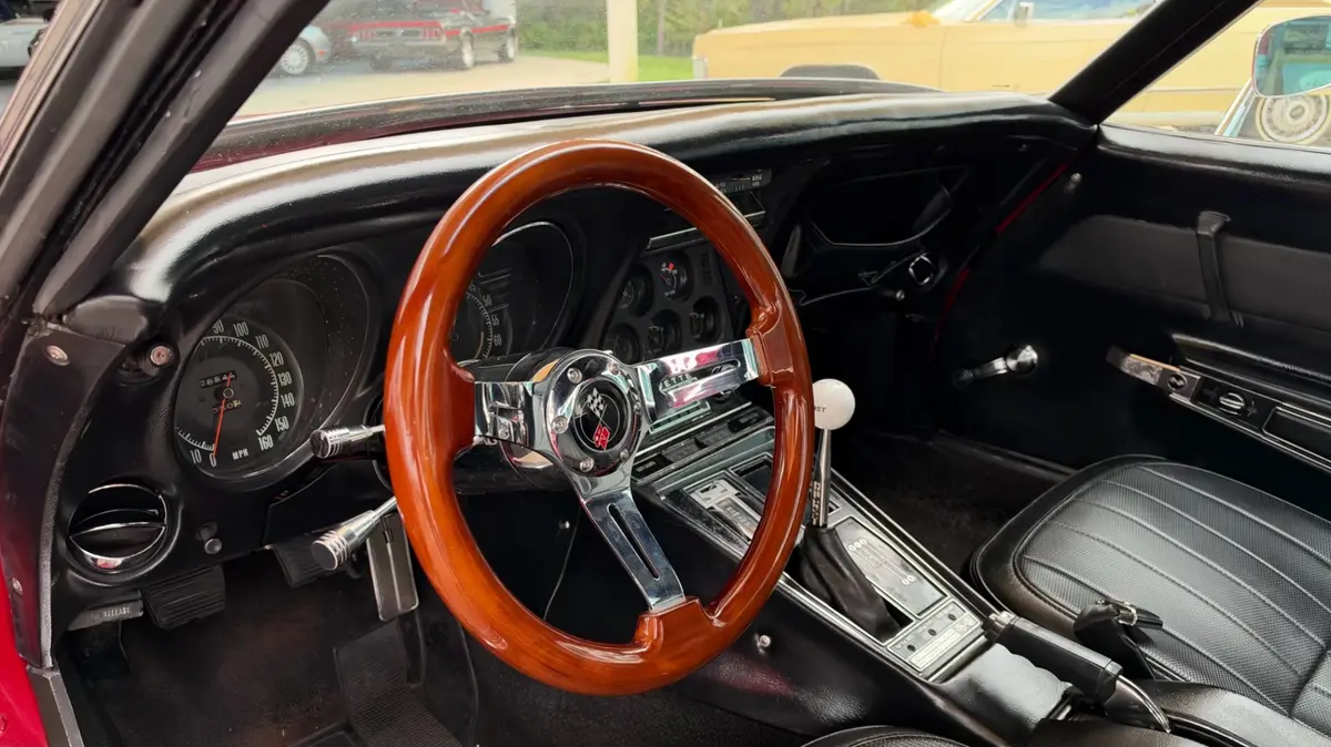Vehicle photo 32