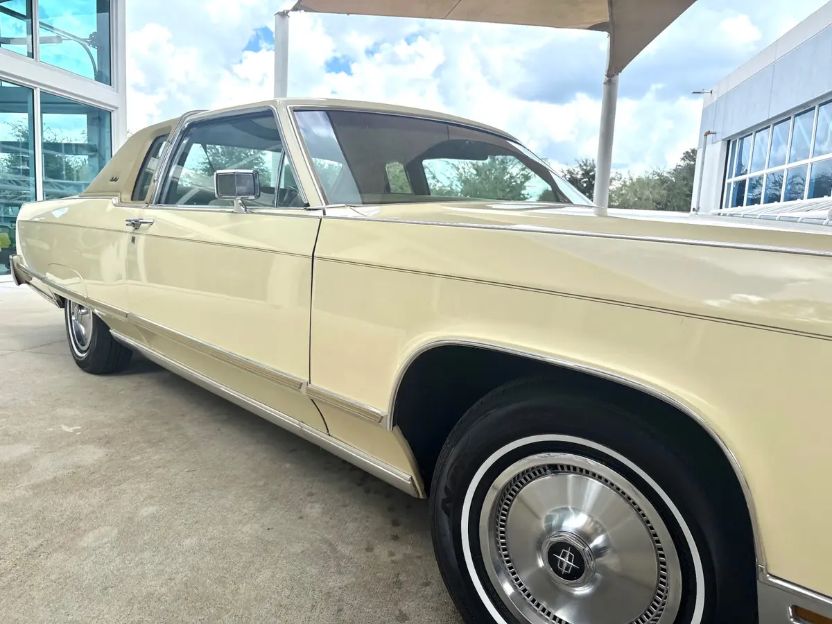 Vehicle photo 18