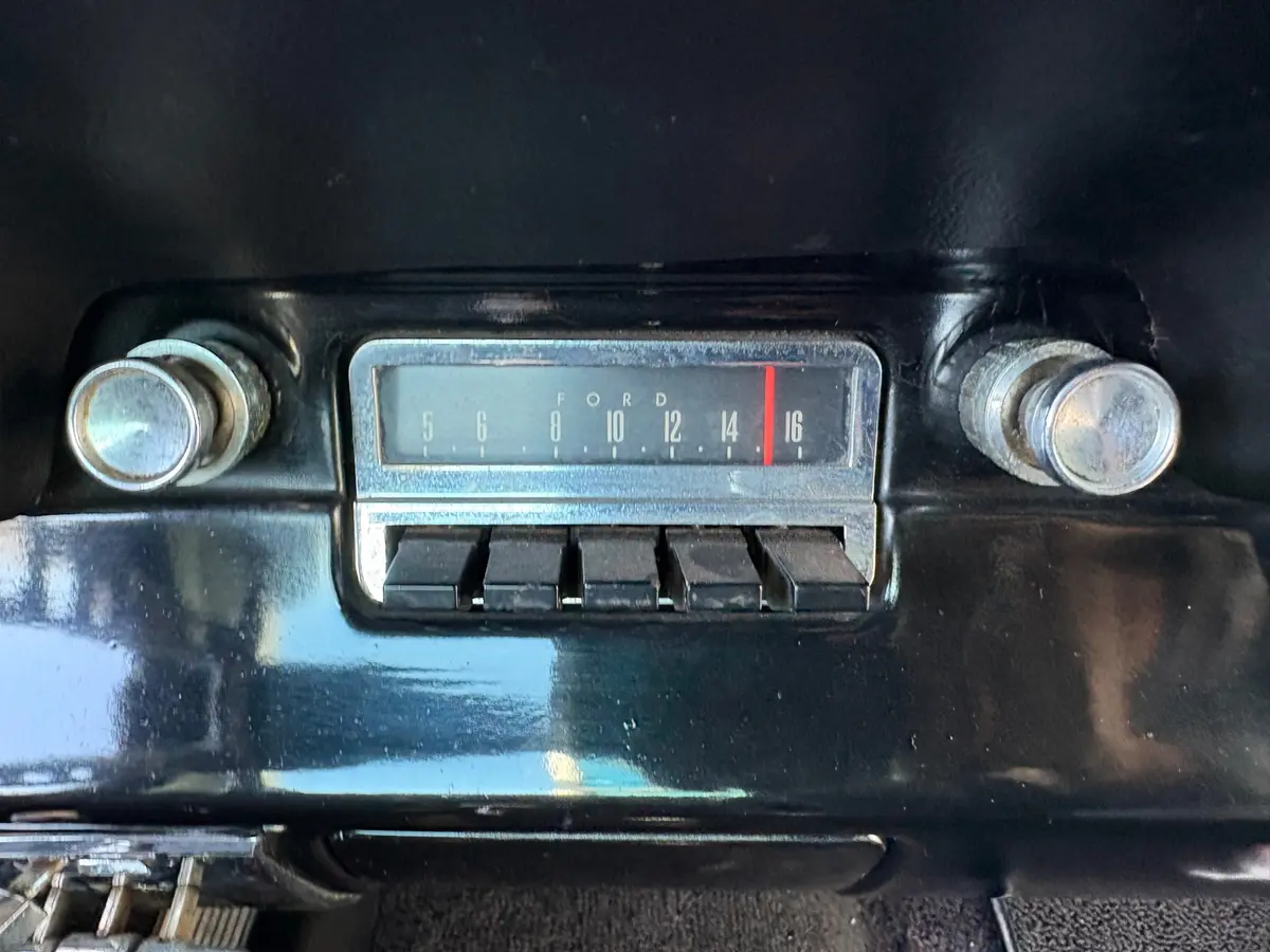 Vehicle photo 41