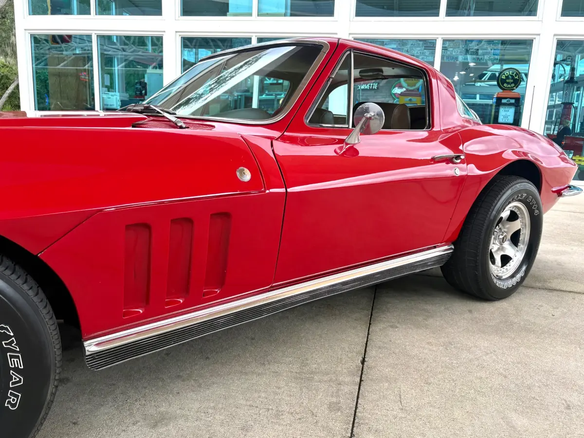 Vehicle photo 13