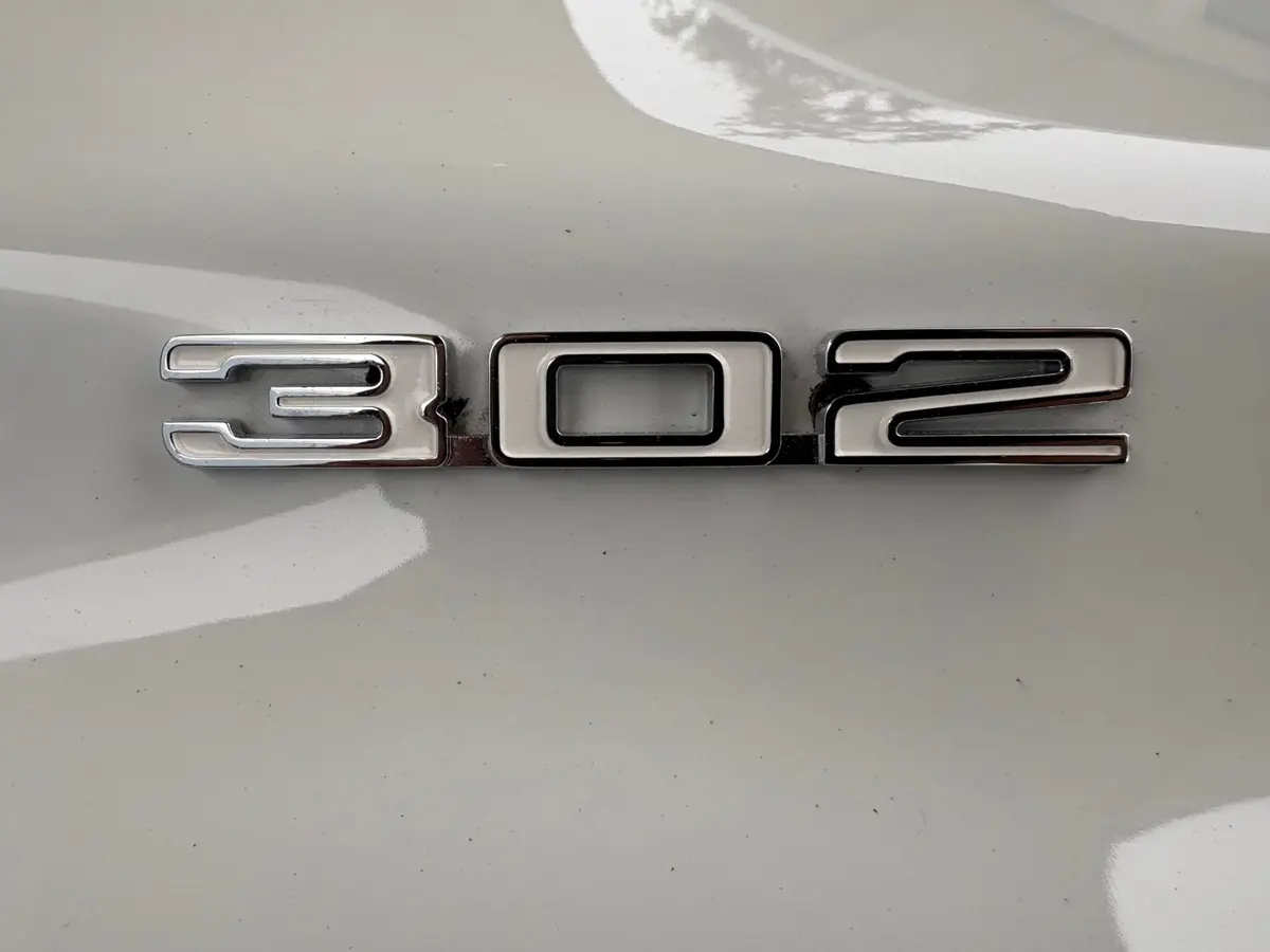 Vehicle photo 32