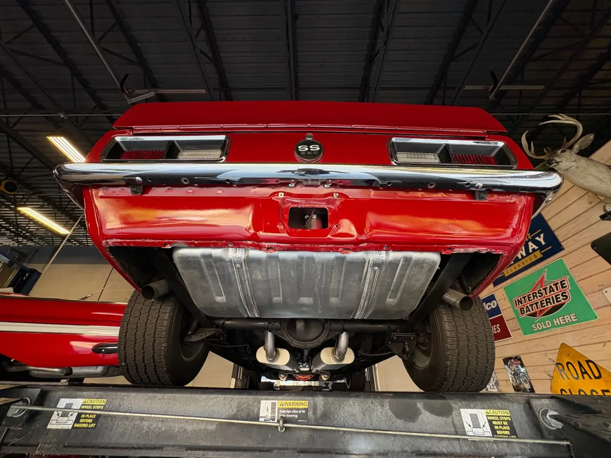 Vehicle photo 46