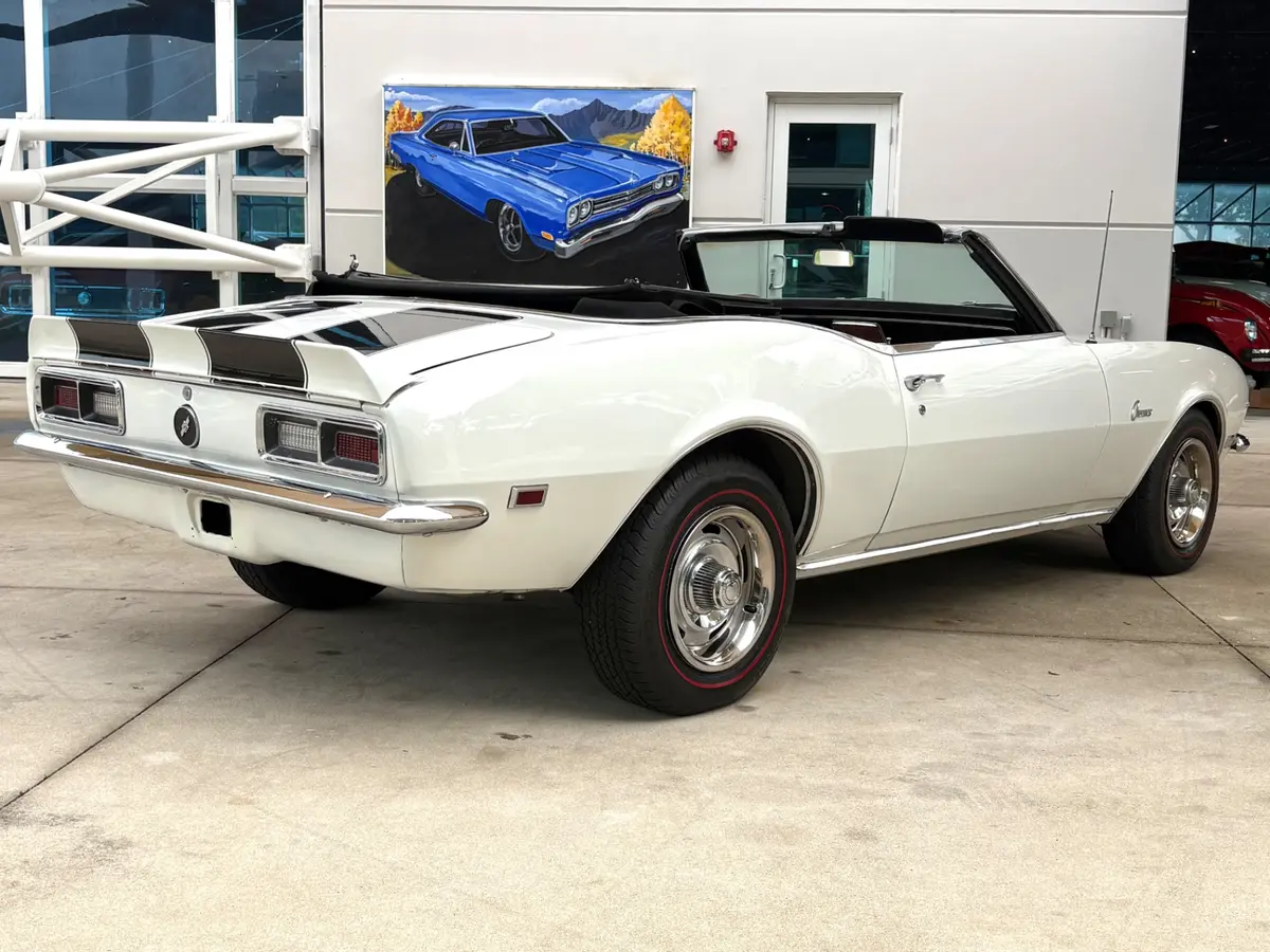 Vehicle photo 6