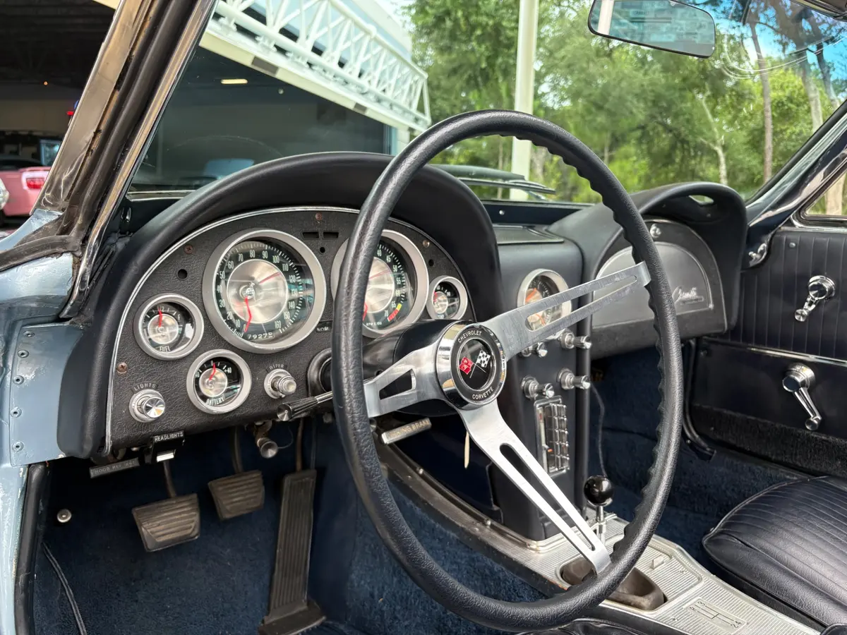 Vehicle photo 42