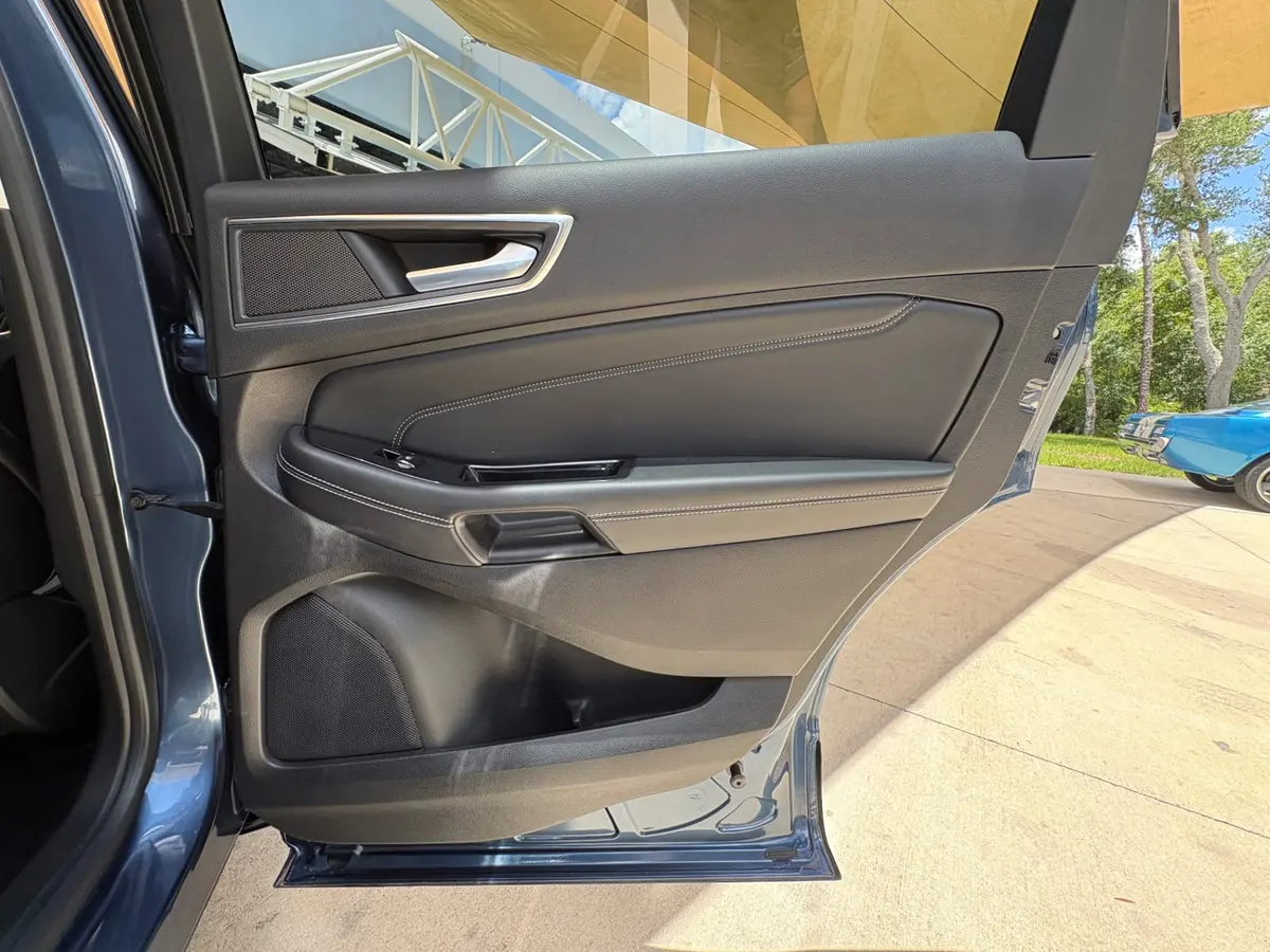 Vehicle photo 39