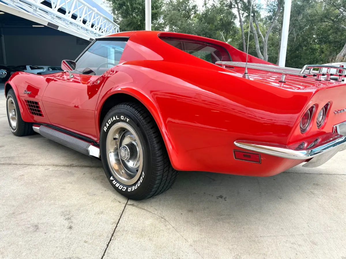 Vehicle photo 15