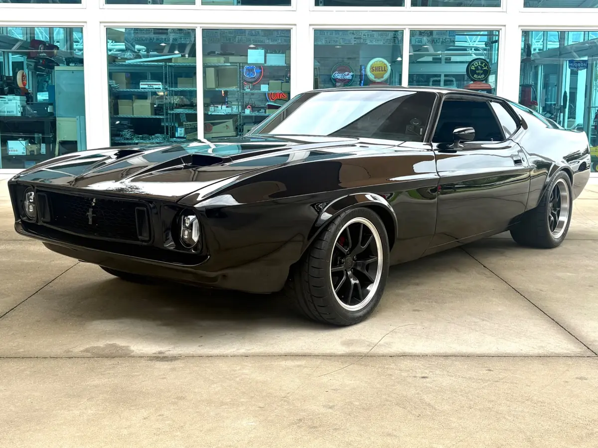 Vehicle photo 1