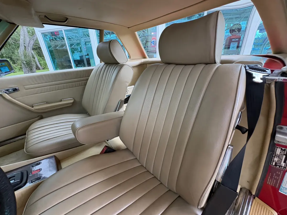 Vehicle photo 33
