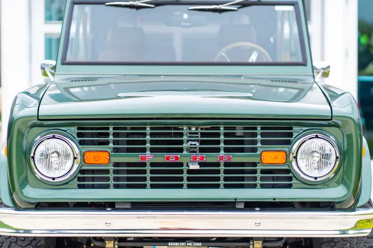 Vehicle photo 6