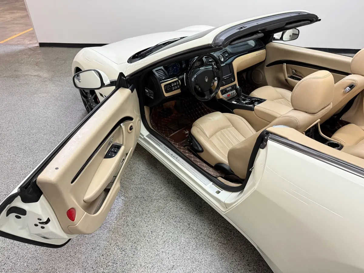 Vehicle photo 22