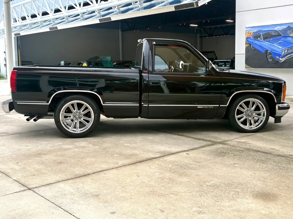 Vehicle photo 5