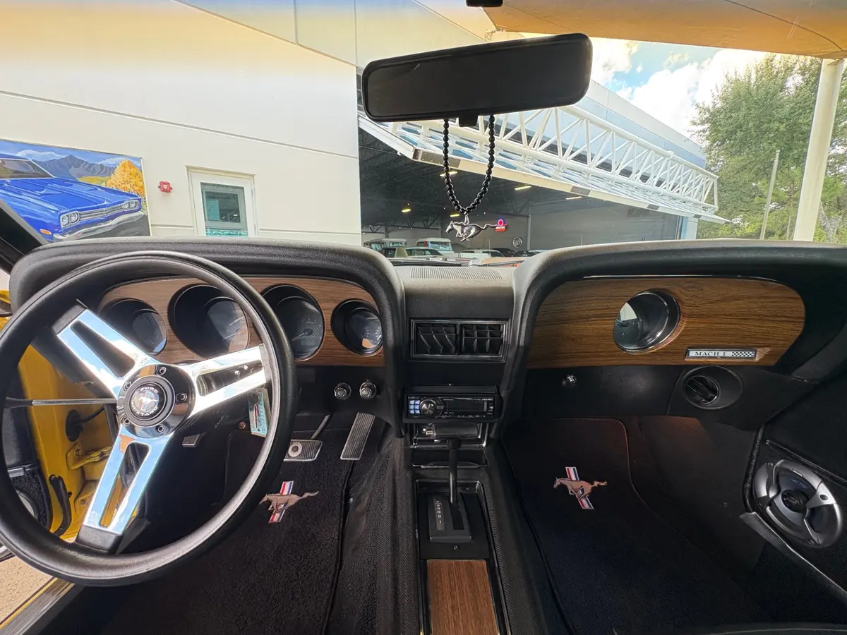 Vehicle photo 36
