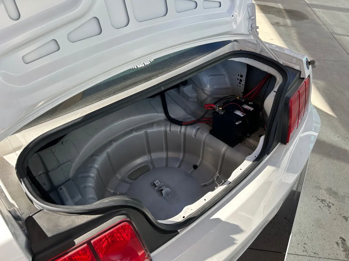 Vehicle photo 9