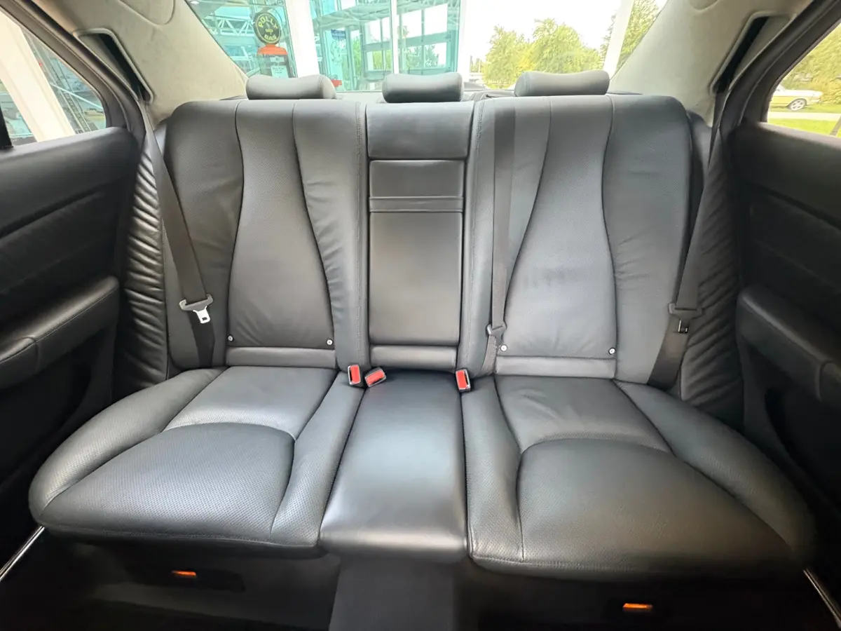Vehicle photo 34