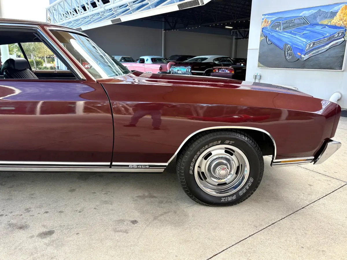 Vehicle photo 34