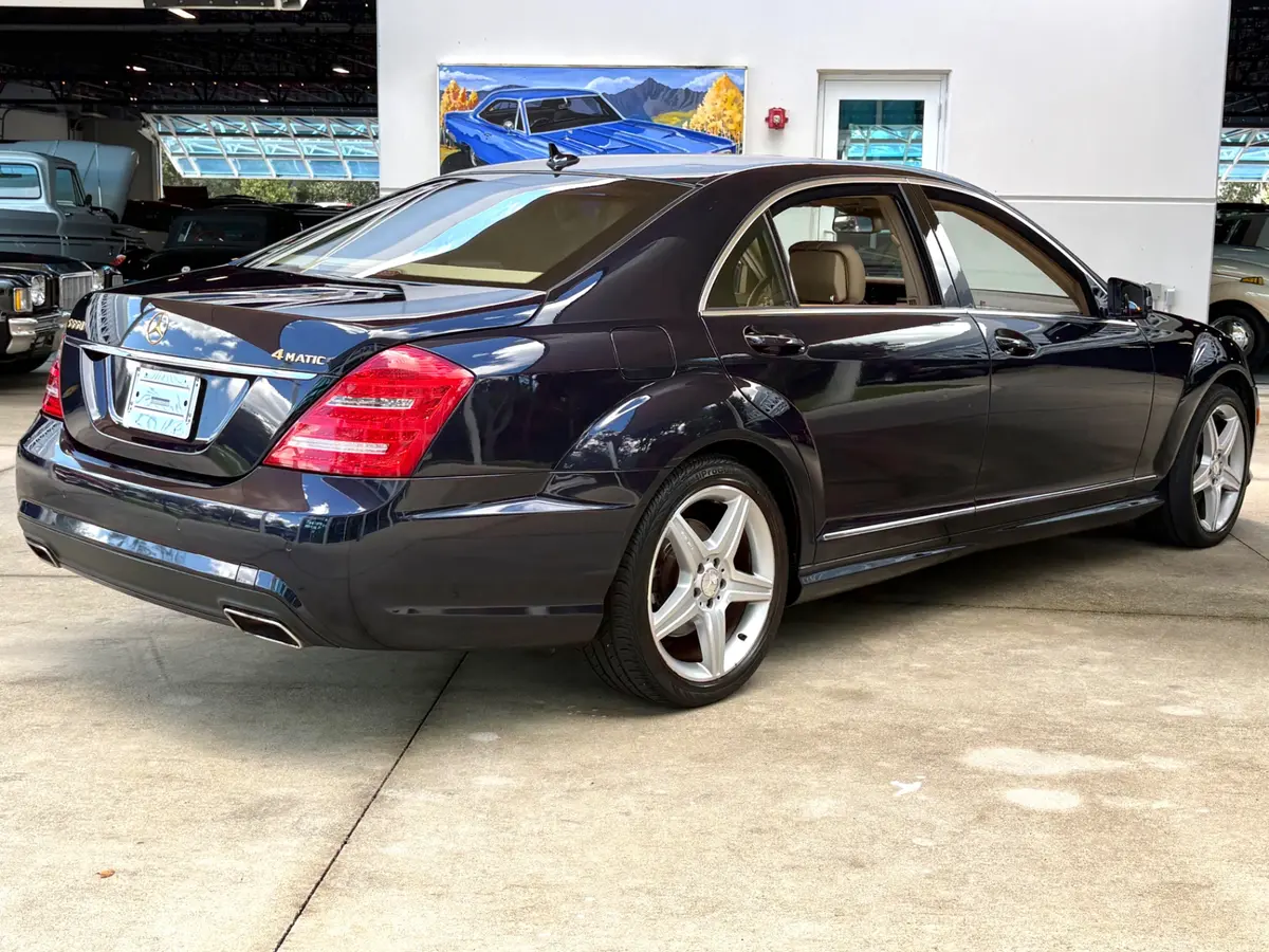 Vehicle photo 6