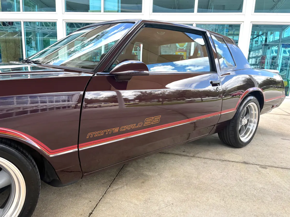Vehicle photo 13