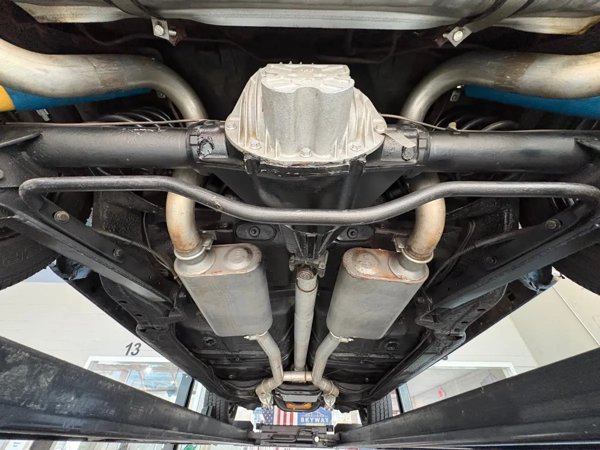 Vehicle photo 52