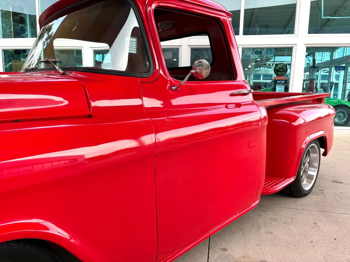 Vehicle photo 13