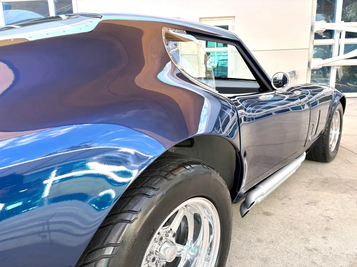 Vehicle photo 18