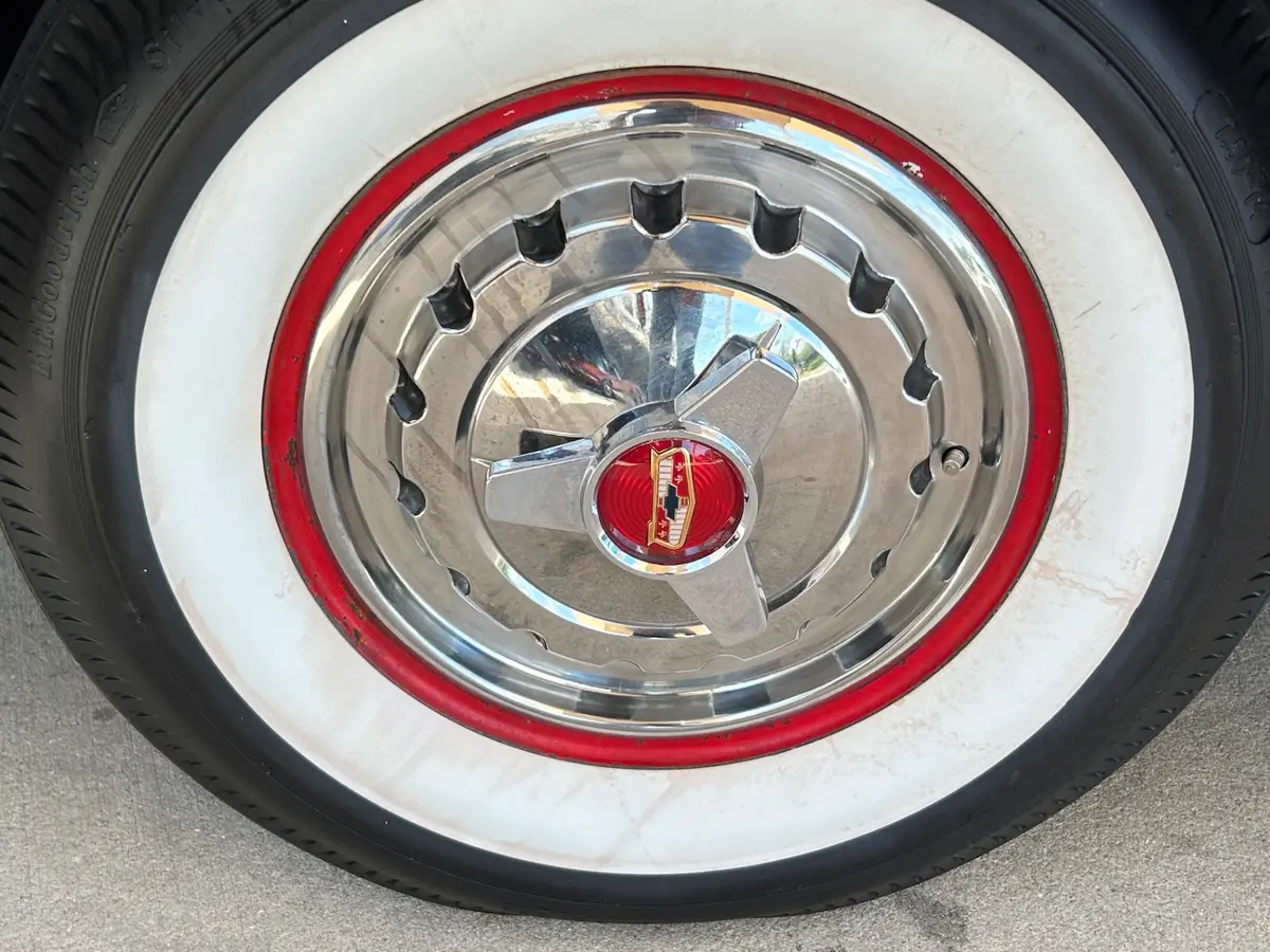 Vehicle photo 13