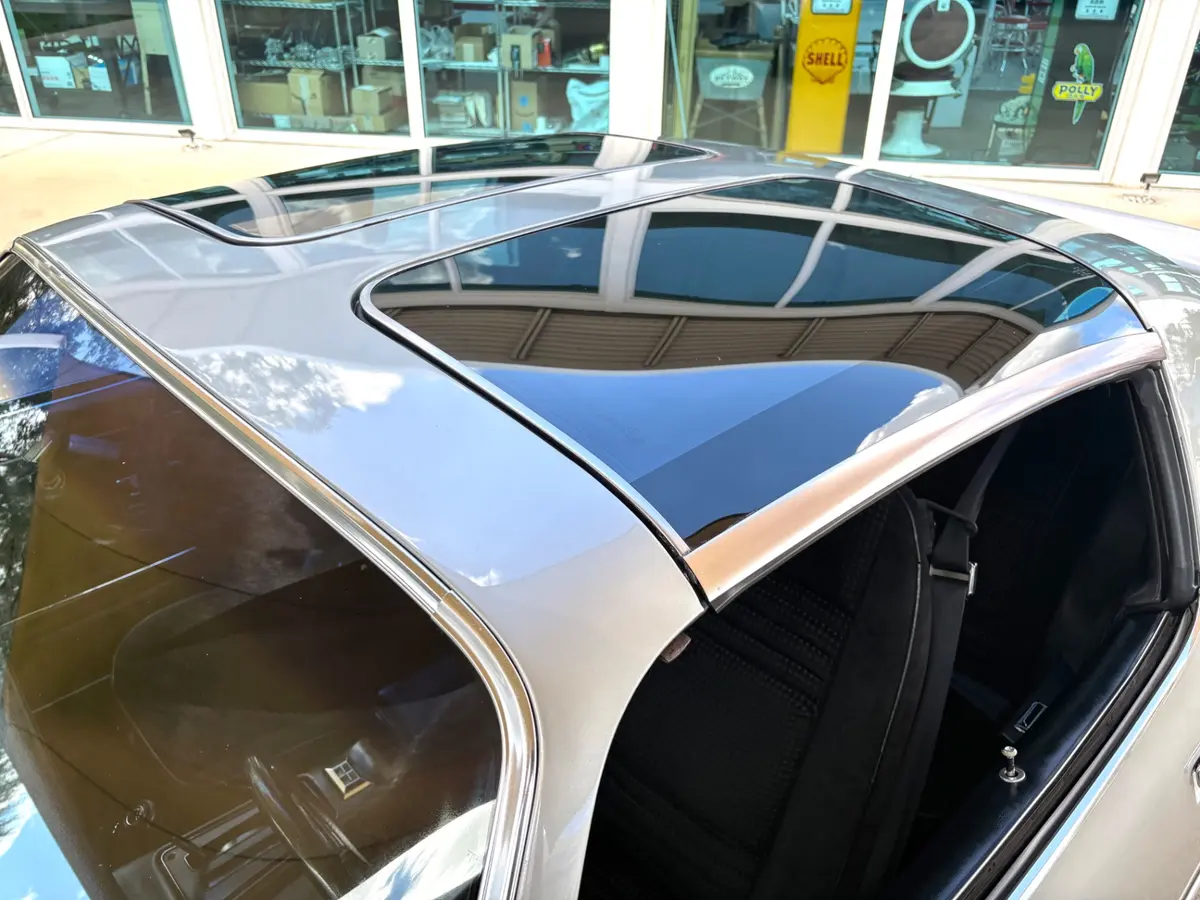 Vehicle photo 22