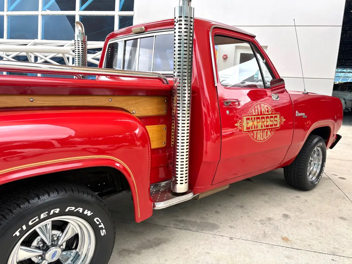 Vehicle photo 17