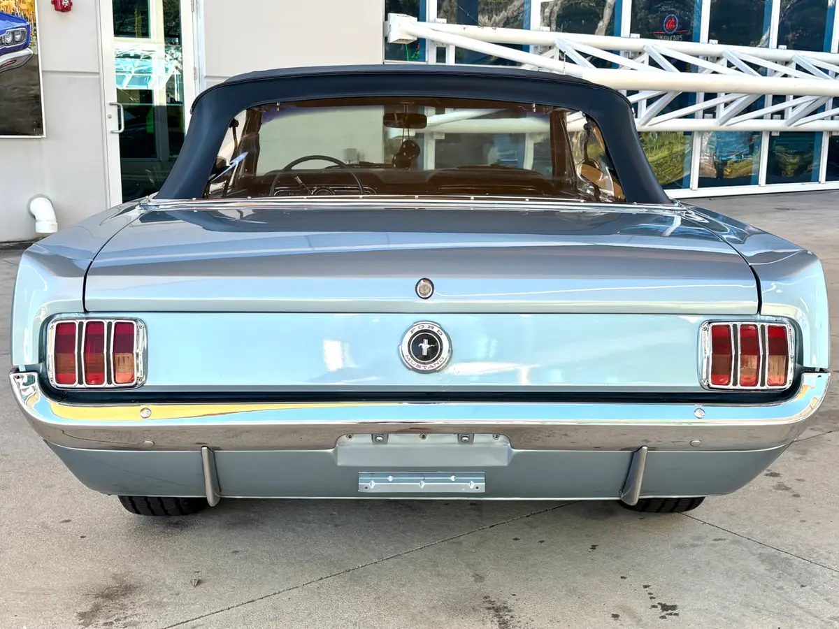 Vehicle photo 24