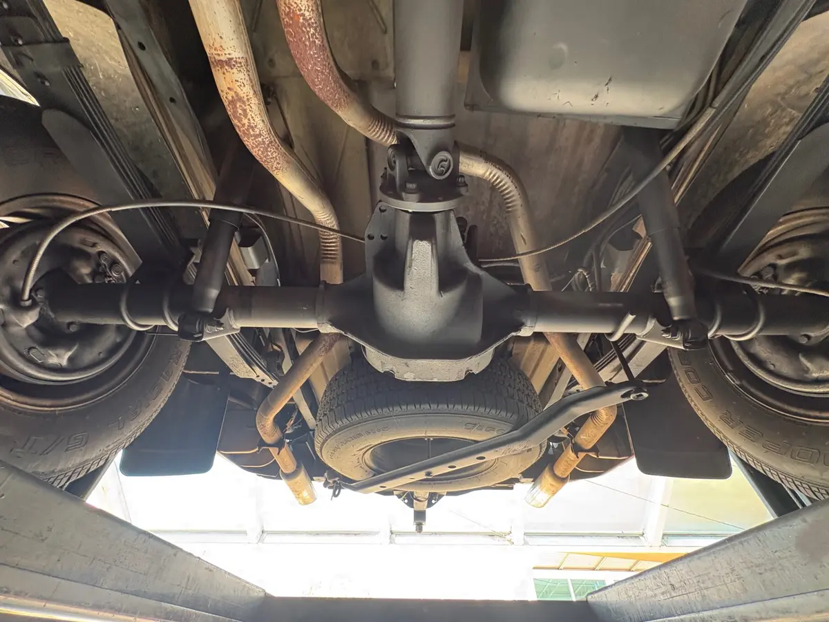Vehicle photo 54