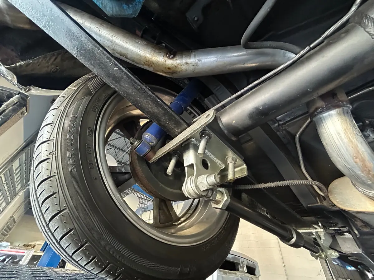 Vehicle photo 30