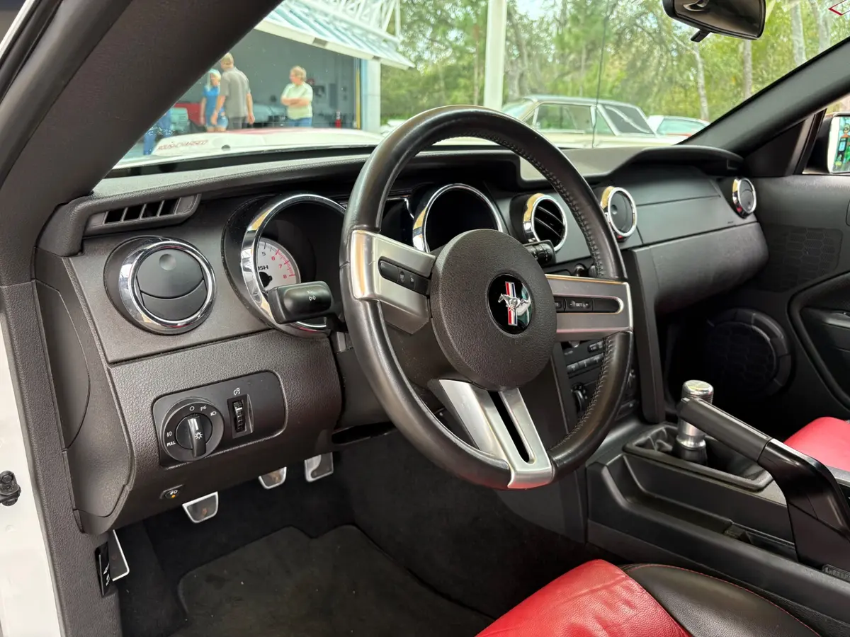 Vehicle photo 35