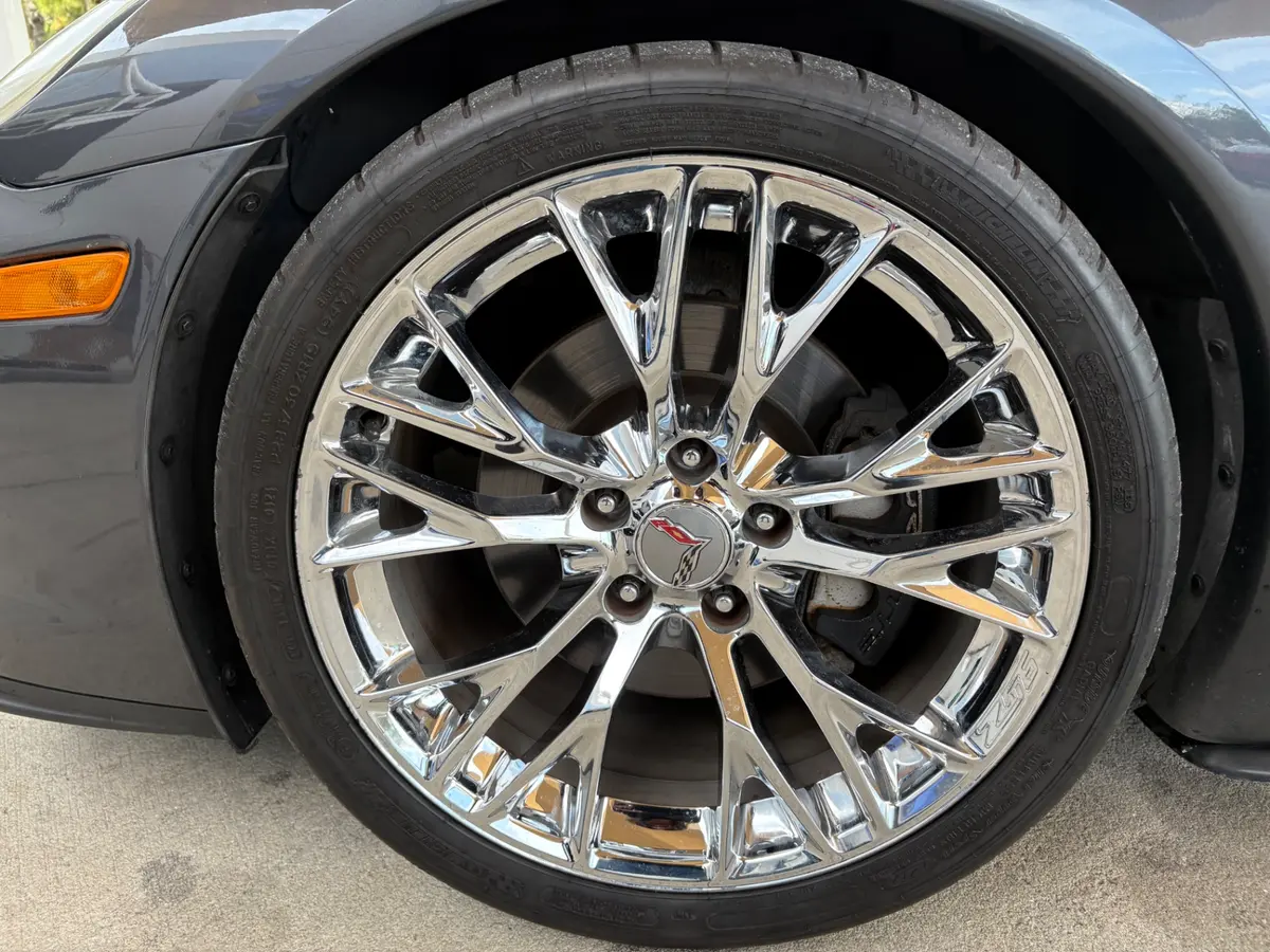 Vehicle photo 27