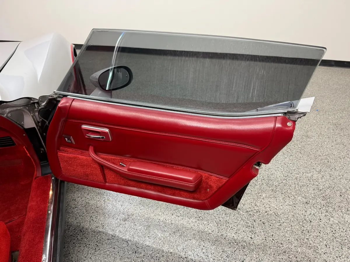 Vehicle photo 31