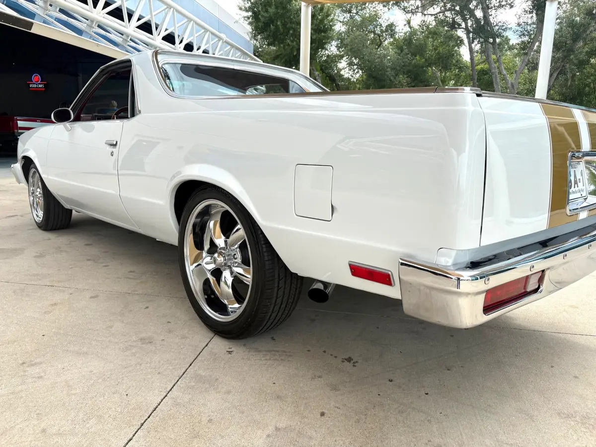 Vehicle photo 15