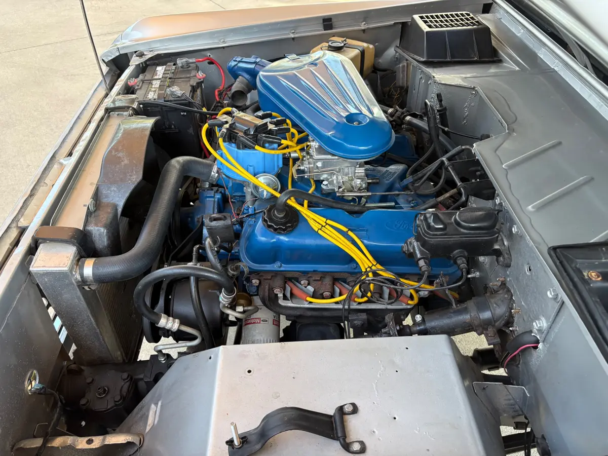 Vehicle photo 29