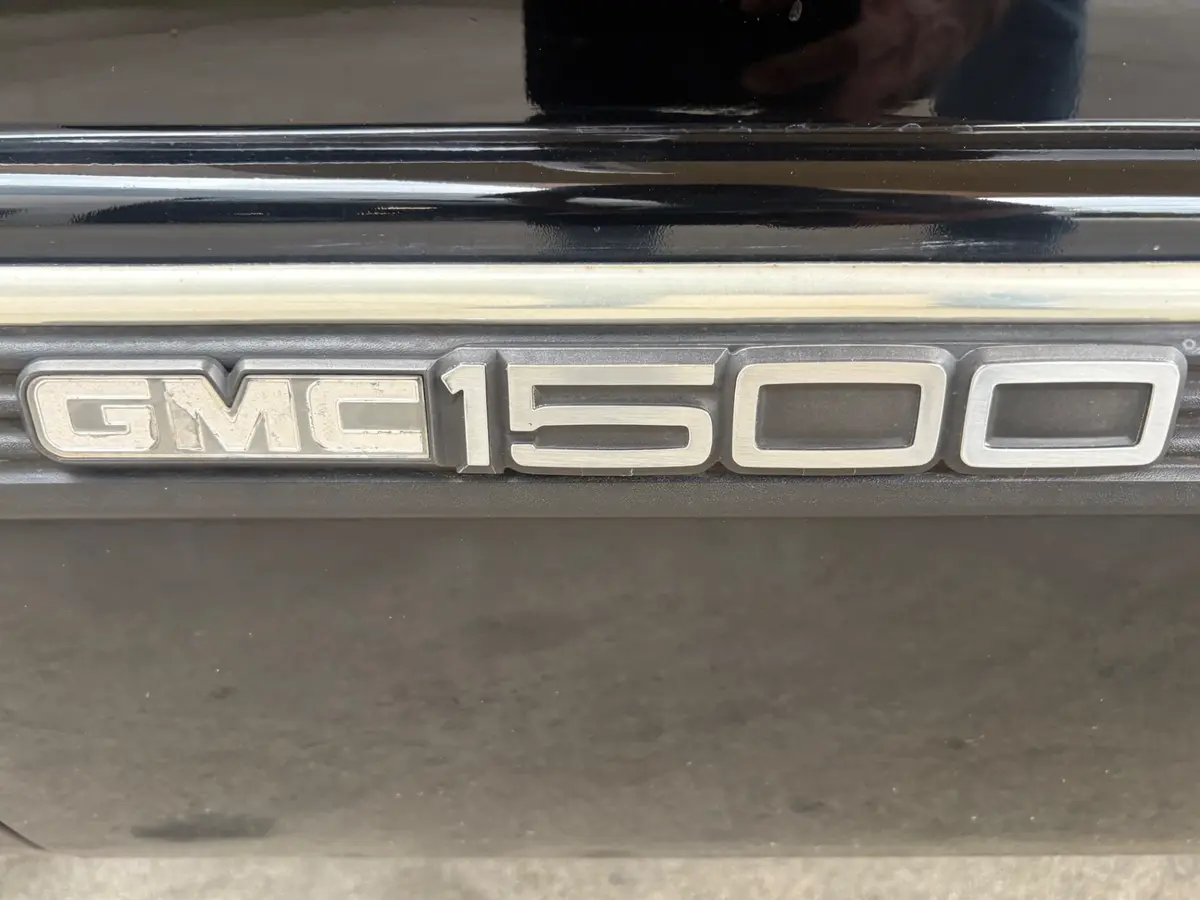 Vehicle photo 22