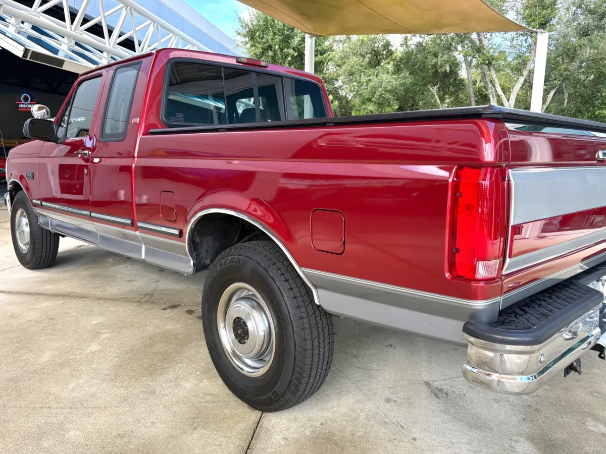 Vehicle photo 14