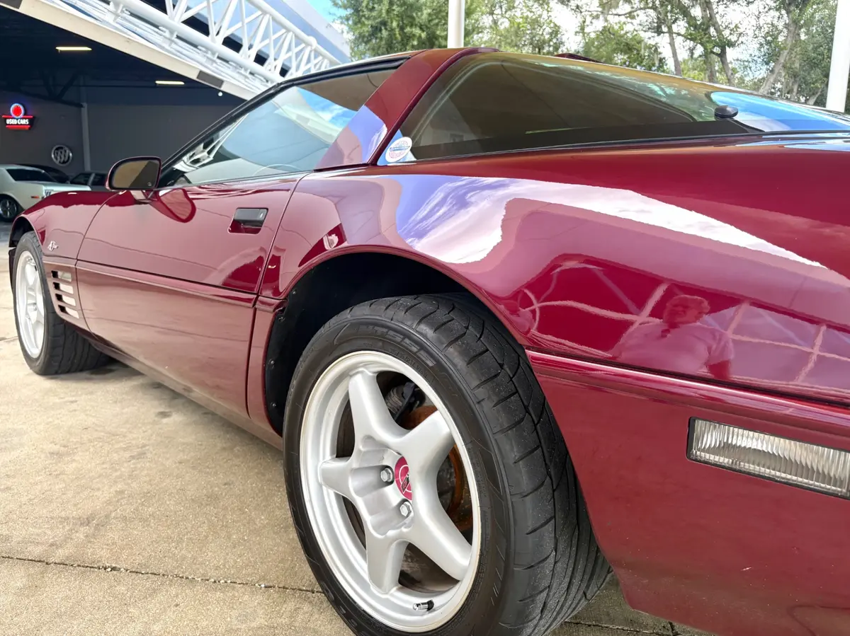 Vehicle photo 14