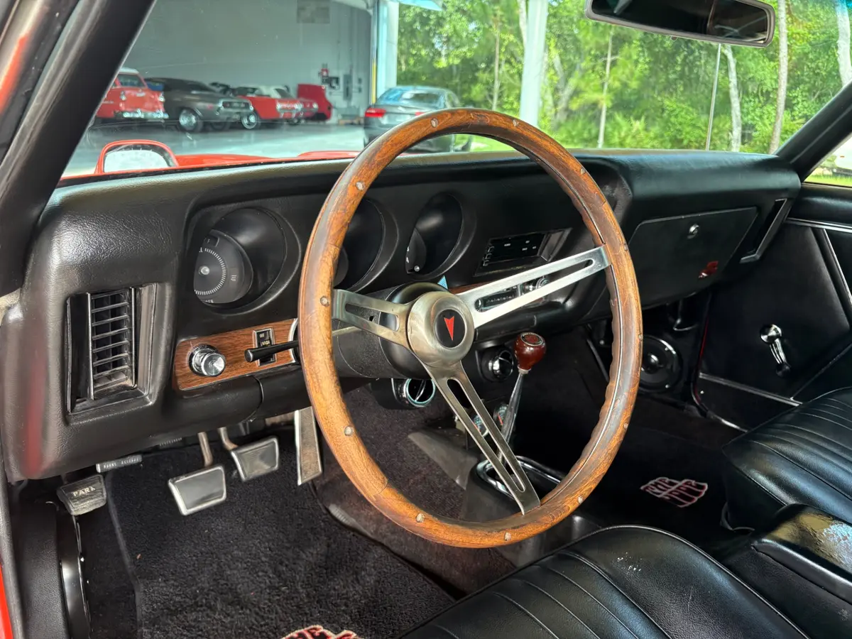 Vehicle photo 37