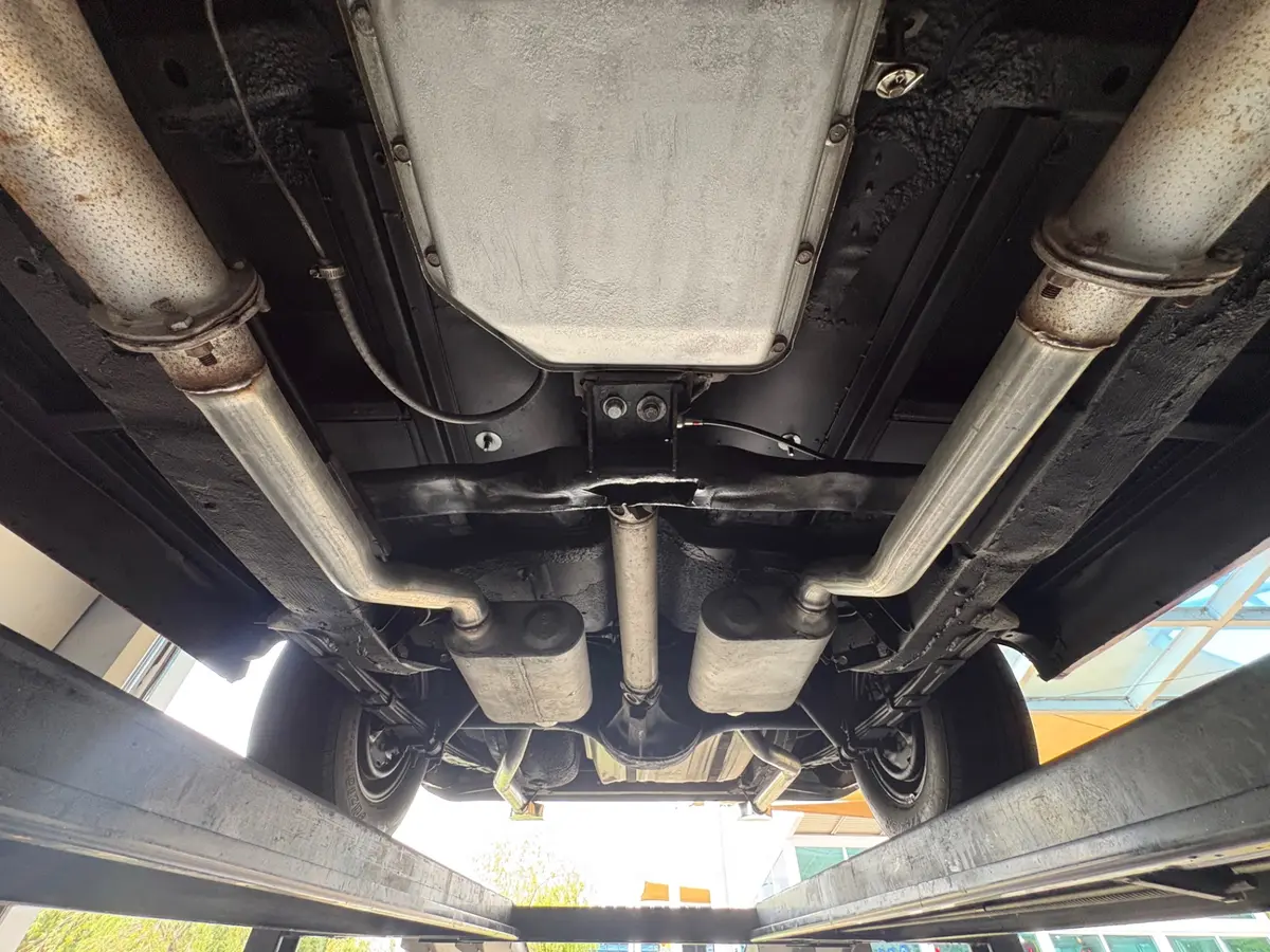 Vehicle photo 54