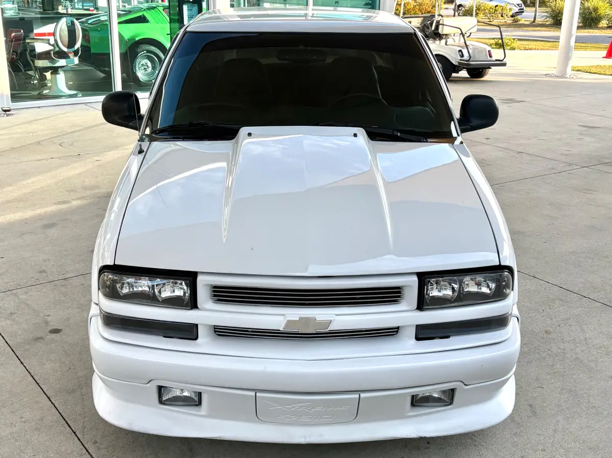 Vehicle photo 3