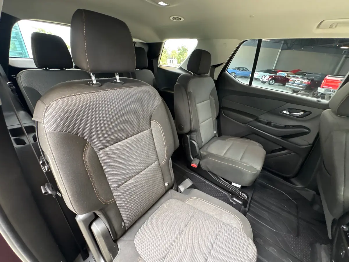Vehicle photo 43