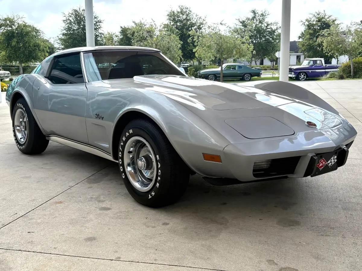 Vehicle photo 4