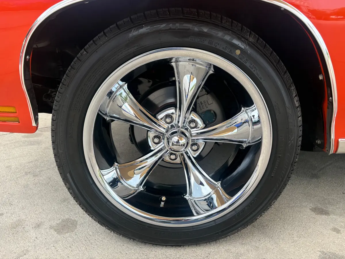 Vehicle photo 22