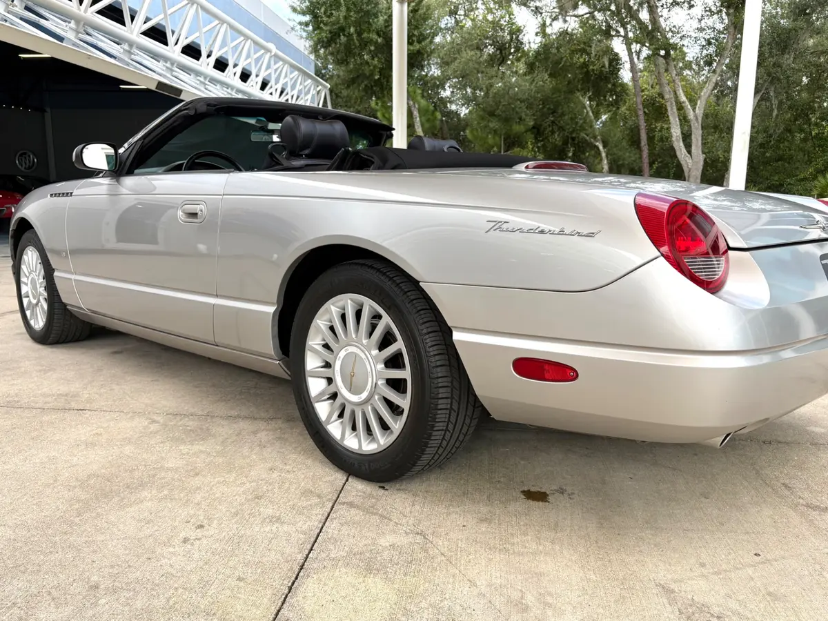 Vehicle photo 15