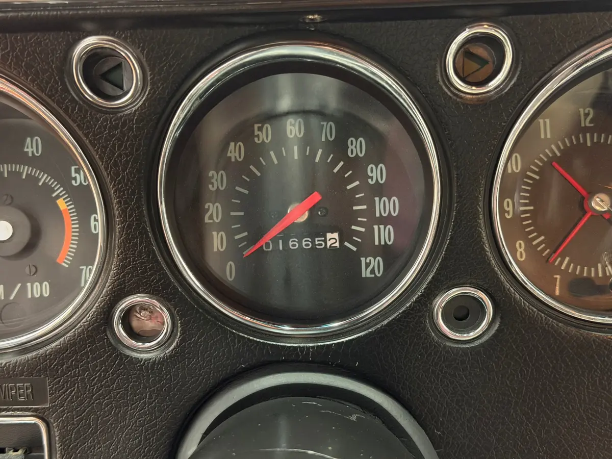 Vehicle photo 95