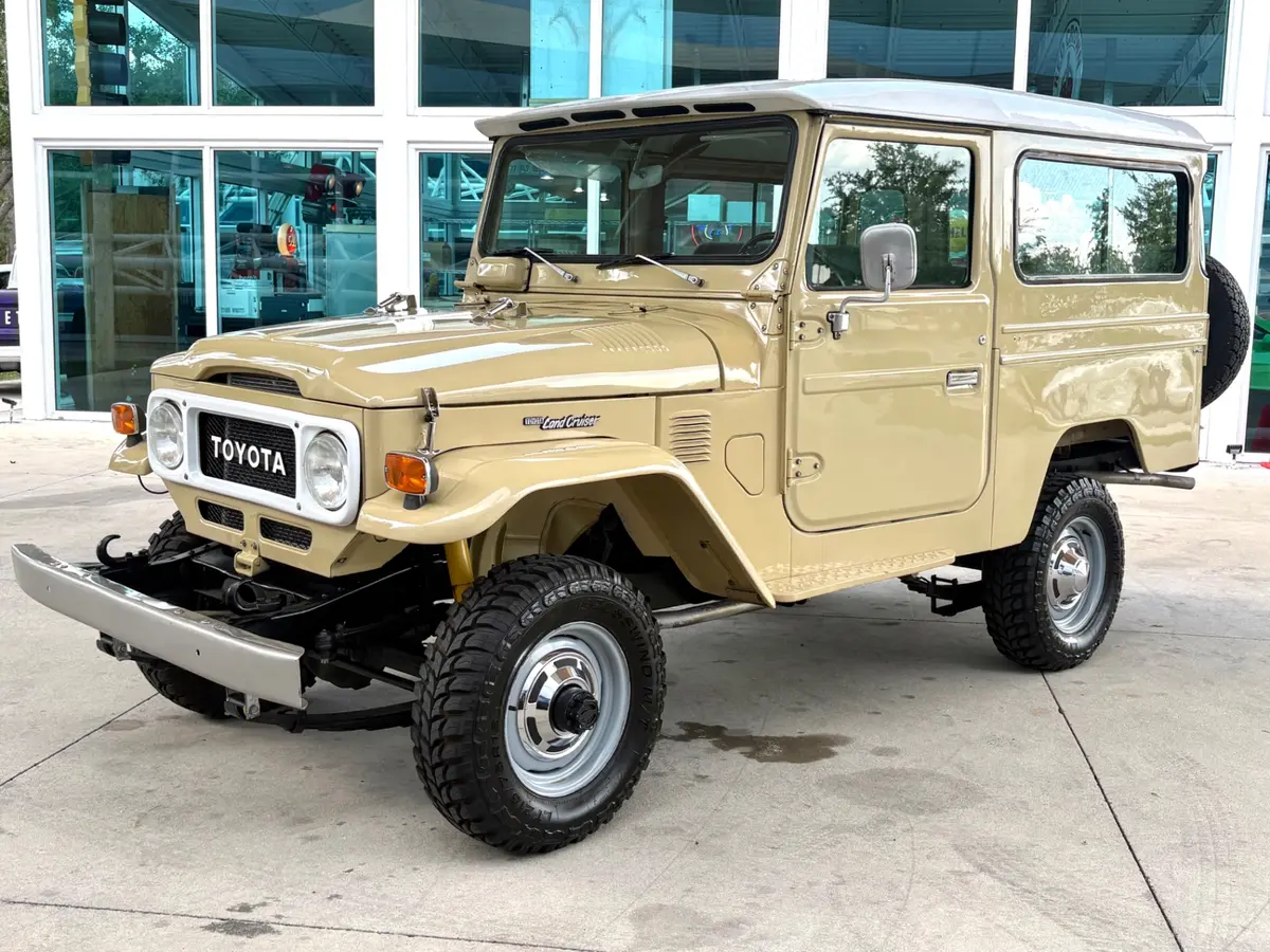 Vehicle photo 10