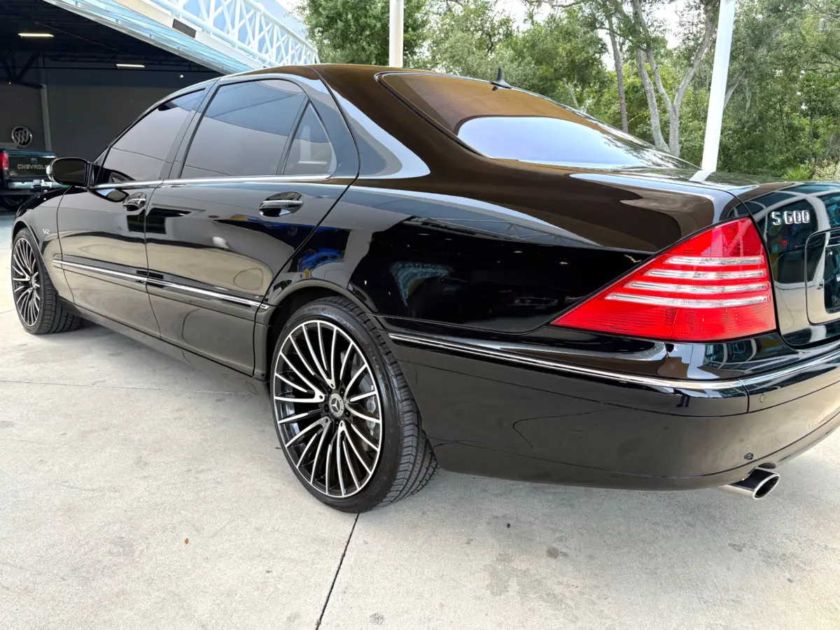 Vehicle photo 15
